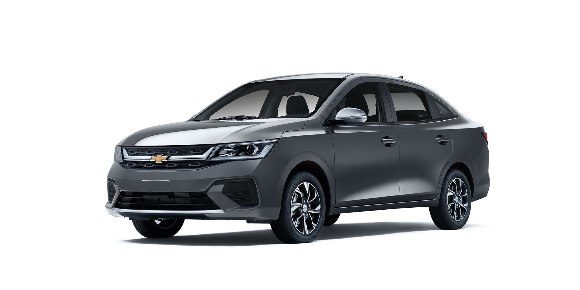 Nuevo auto tipo sedán Chevrolet Aveo 2026 en color acero metálico