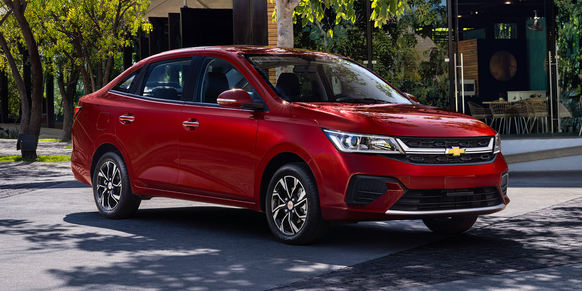 Chevrolet Aveo 2026, auto tipo sedán diseñado con cristales tintados