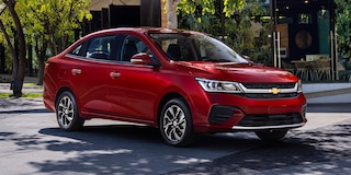 Chevrolet Aveo 2026, auto tipo sedán diseñado con cristales tintados